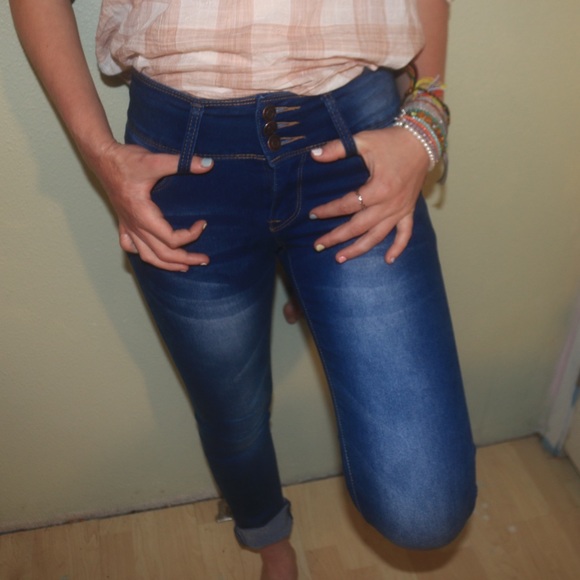 🦋BAMBOO JEANS- Like New High Waisted Skinny Jeans - Picture 3 of 13